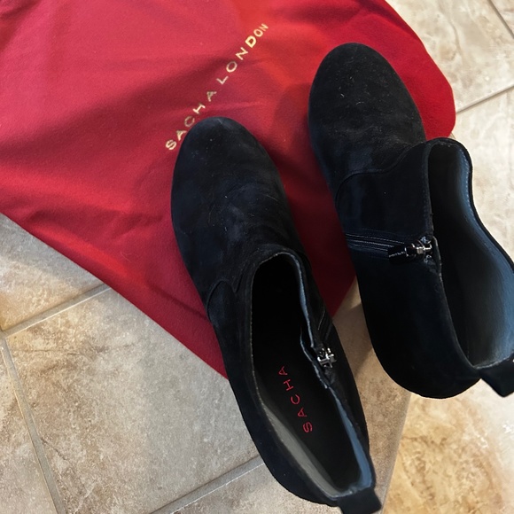 Sasha London booties - Picture 1 of 3